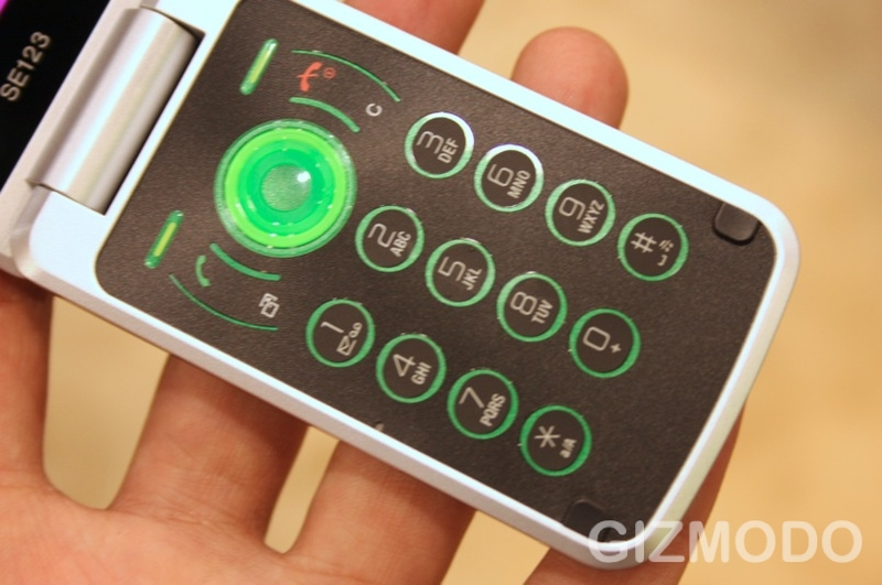 Illustration for article titled Sony Ericsson T707: Who Says More of the Same Is a Bad Thing?